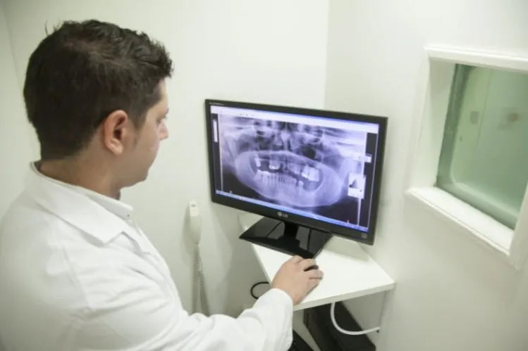 A dentist examining a dental scan for proper clear aligner treatment