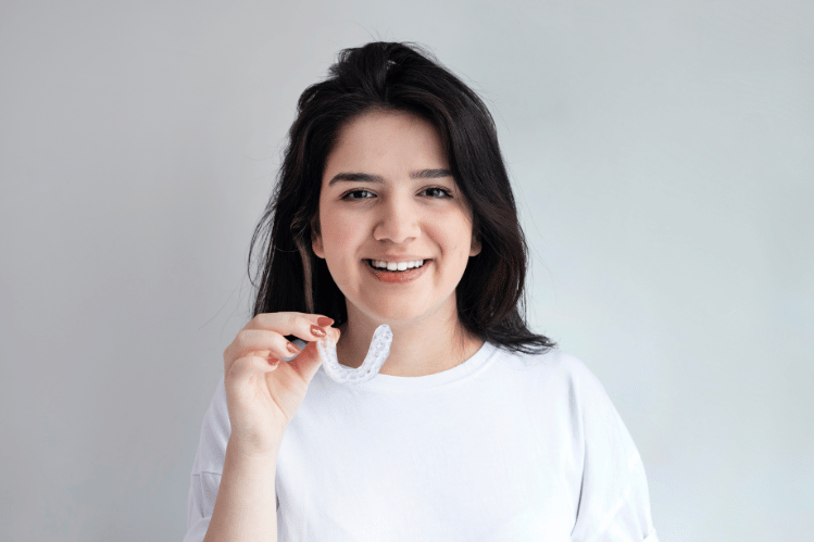  Tips for Wearing Clear Aligners to School